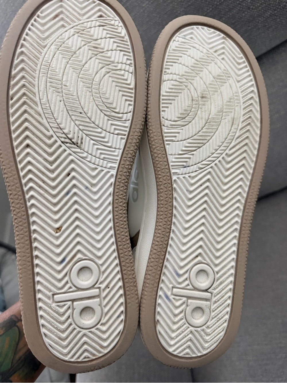 ALO Yoga Low-Top Sneakers in Tan and White - Picture 8 of 8